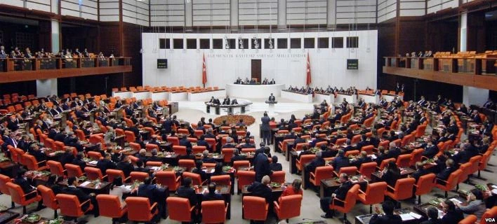 Τουρκία: Το κοινοβούλιο ενέκρινε την παράταση της ανάπτυξης στρατευμάτων σε Συρία και Ιράκ